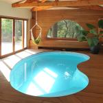 Piscine coque polyester forme haricot modèle Antilles