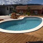 Piscine coque polyester forme haricot modèle Antilles