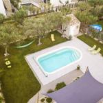 Piscine coque polyester avec banquette modèle Cuba