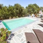 Piscine coque polyester à fond plat avec banquette modèle Sicile