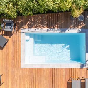 Piscine coque polyester à fond plat, angles droits et parois droites modèle Futuna