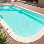 Piscine coque polyester avec banquette modèle Jamaïque