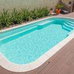 Piscine coque polyester avec banquette modèle Jamaïque