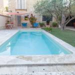 Piscine coque polyester à fond plat avec escalier d'angle modèle Majorque