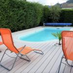 Piscine coque polyester avec escalier roman et fond plat modèle Malte