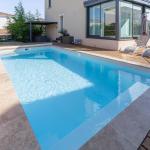 Piscine coque polyester à fond plat angles droits et parois droites modèle Maui