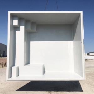 Piscine coque polyester de moins de 10m2 à fond plat avec escalier d'angle modèle Palma