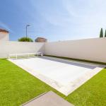 Piscine coque polyester à fond plat angles droits et parois droites modèle Philippines