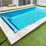 Piscine coque polyester à fond plat, angles droits et parois droites modèle Futuna